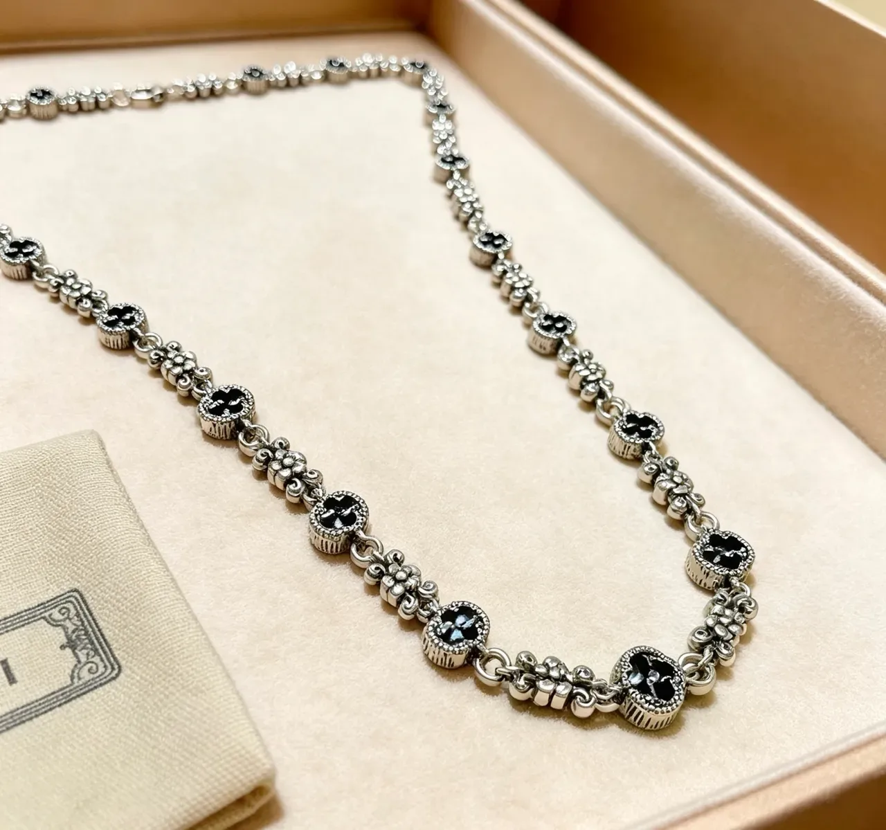 Gucci Floral Motif Black Enamel Silver-Tone Chain Necklace 7