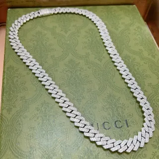Gucci কার্ব-লিংক চেইন পূর্ণ পেভ সেট হার