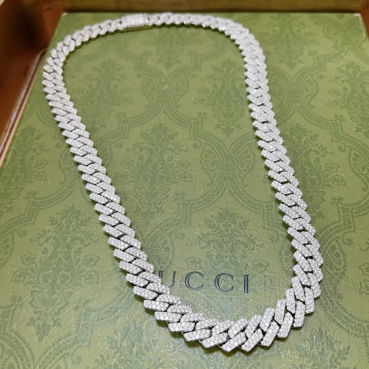 Gucci Fully Pave-Set Curb-Link Chain Necklace 4
