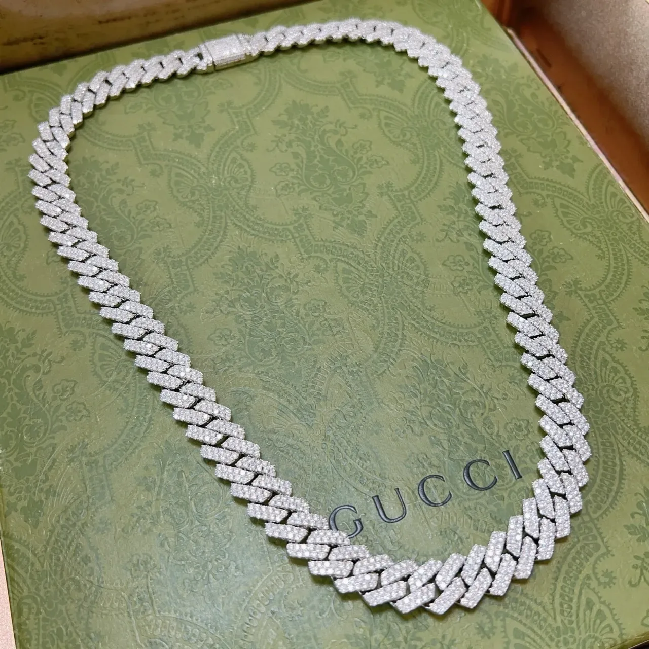 Gucci Fully Pave-Set Curb-Link Chain Necklace 7