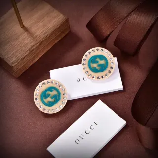 Gucci GG Marmont أقراط ستود مرصعة بالكريستال بيج وتركواز