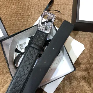Gucci GG Marmont Embossed Monogram Cinturón de cuero negro