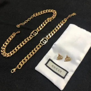 Collier Gucci GG Marmont Chaîne Curb Chain d'Or avec Logo G Interlocking