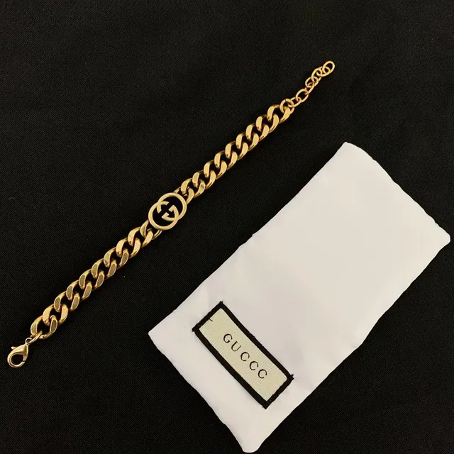 Colar Gucci GG Marmont Corrente Curb Chain Dourada com Logo G Interlocking 3