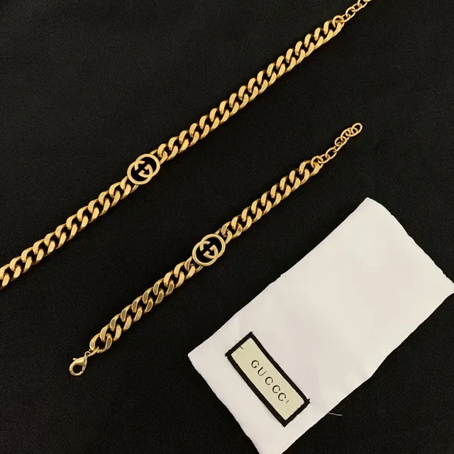 Colar Gucci GG Marmont Corrente Curb Chain Dourada com Logo G Interlocking 5