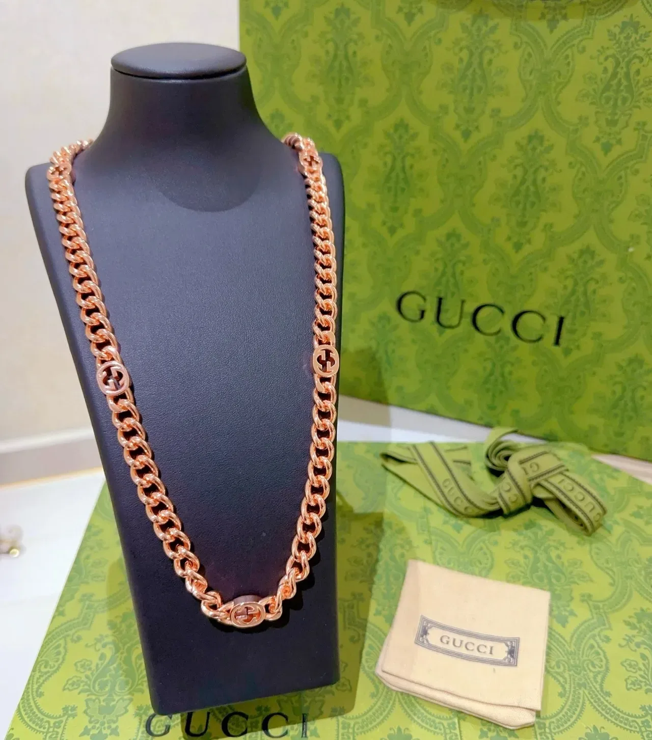 Gucci GG Marmont 黄金曲链互锁G徽章项链 3