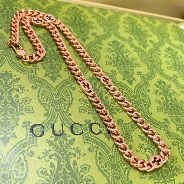Gucci GG Marmont 黄金曲链互锁G徽章项链 9