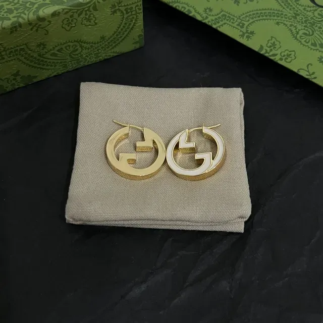 Gucci GG Marmont Interlocking G Brincos de argola de esmalte dourado 3