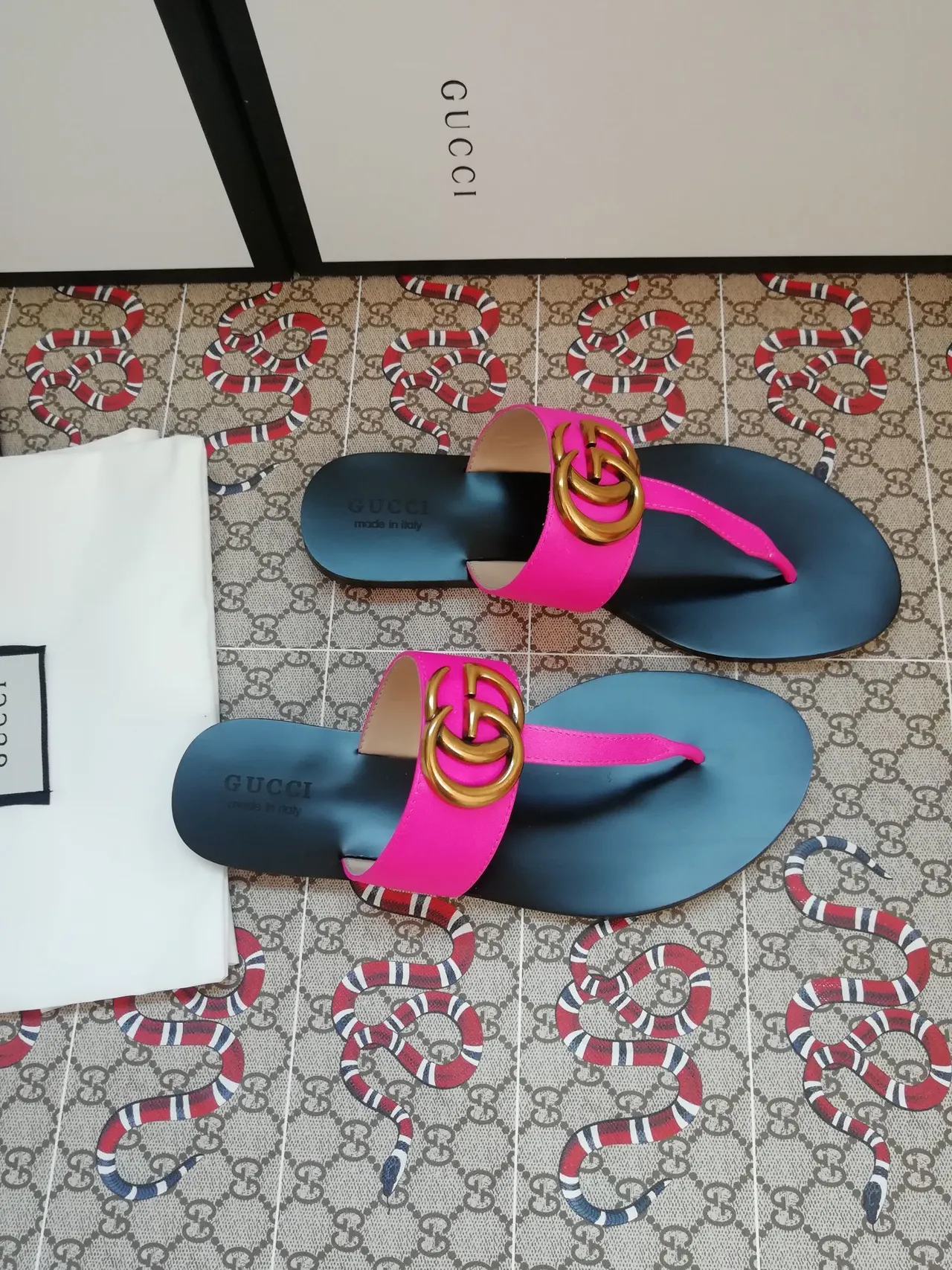 Gucci GG Marmont صندل كاجوال وردي أزرق حزام عريض إبزيم متشابك مزدوج ج 2
