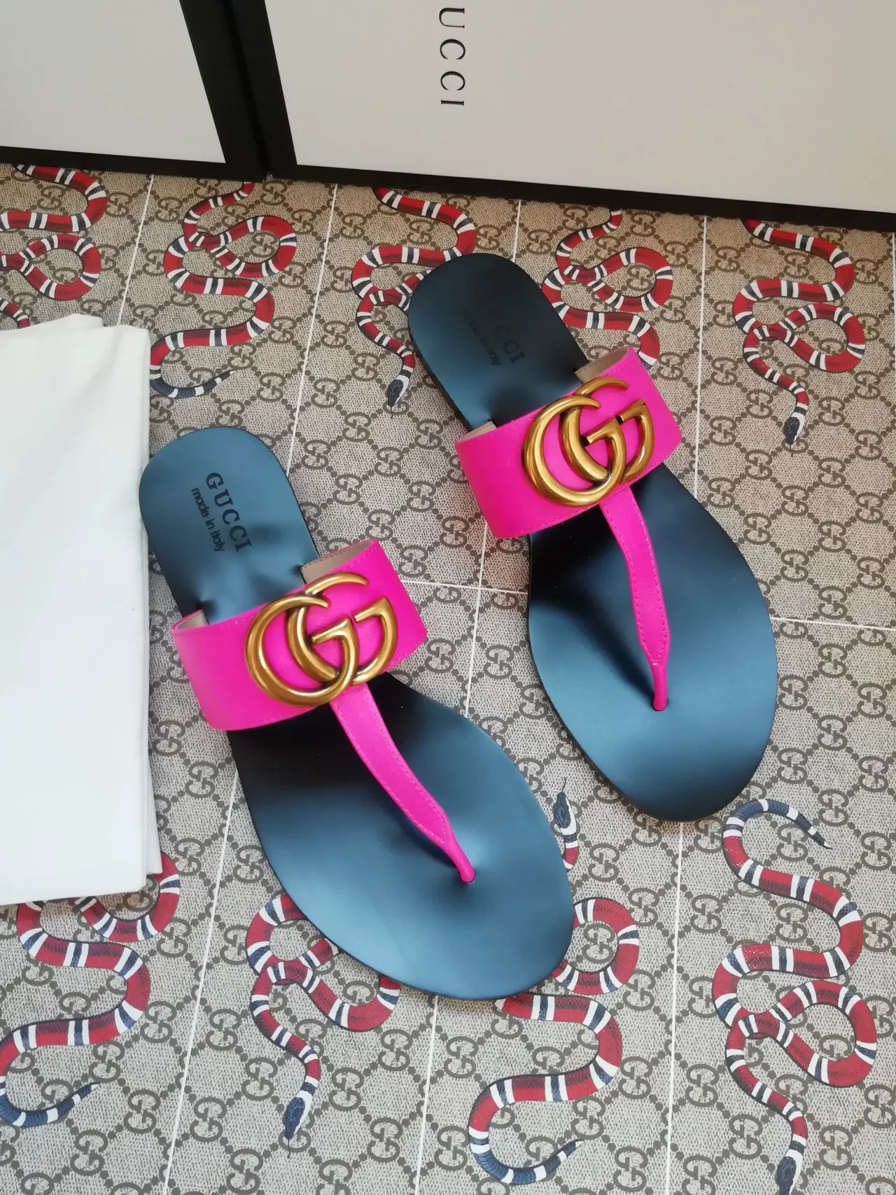 Gucci GG Marmont صندل كاجوال وردي أزرق حزام عريض إبزيم متشابك مزدوج ج 3