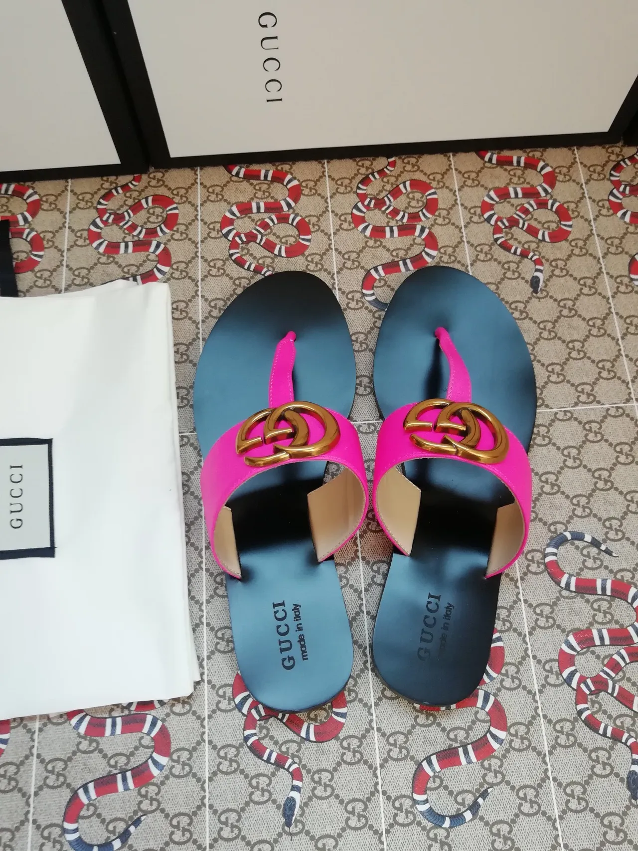 Gucci GG Marmont صندل كاجوال وردي أزرق حزام عريض إبزيم متشابك مزدوج ج 4