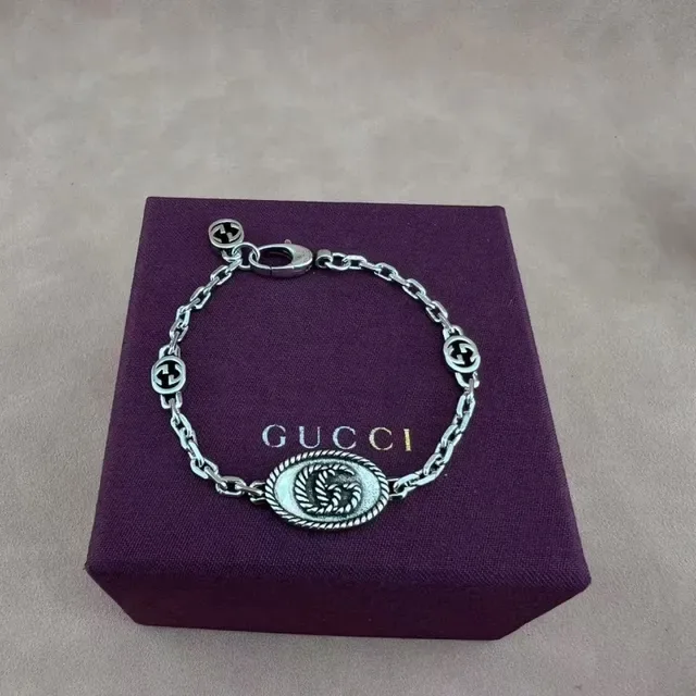 Gucci GG Marmont Silver-Toned Rope-Edge Oval Pendant Necklace 4