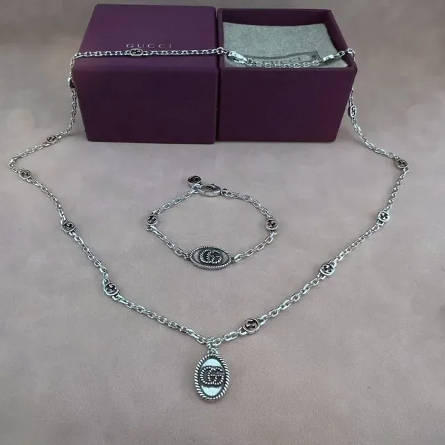 Gucci GG Marmont Silver-Toned Rope-Edge Oval Pendant Necklace 5