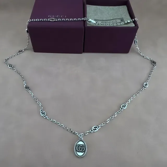 Gucci GG Marmont Silver-Toned Rope-Edge Oval Pendant Necklace 7