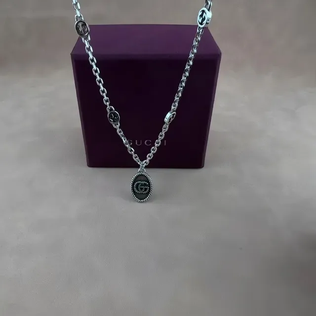 Gucci GG Marmont Silver-Toned Rope-Edge Oval Pendant Necklace 8