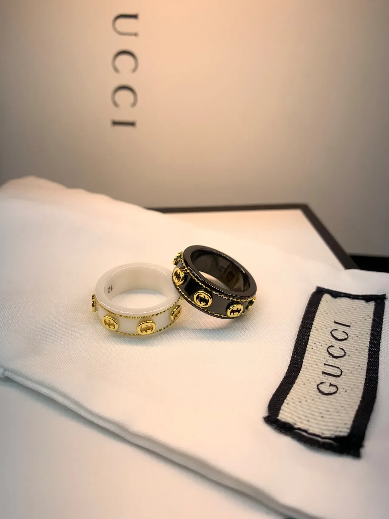 Gucci GG Marmont Blanco Negro Interlocking G Motifs Borde de Cuerda Trenzada Anillo 2