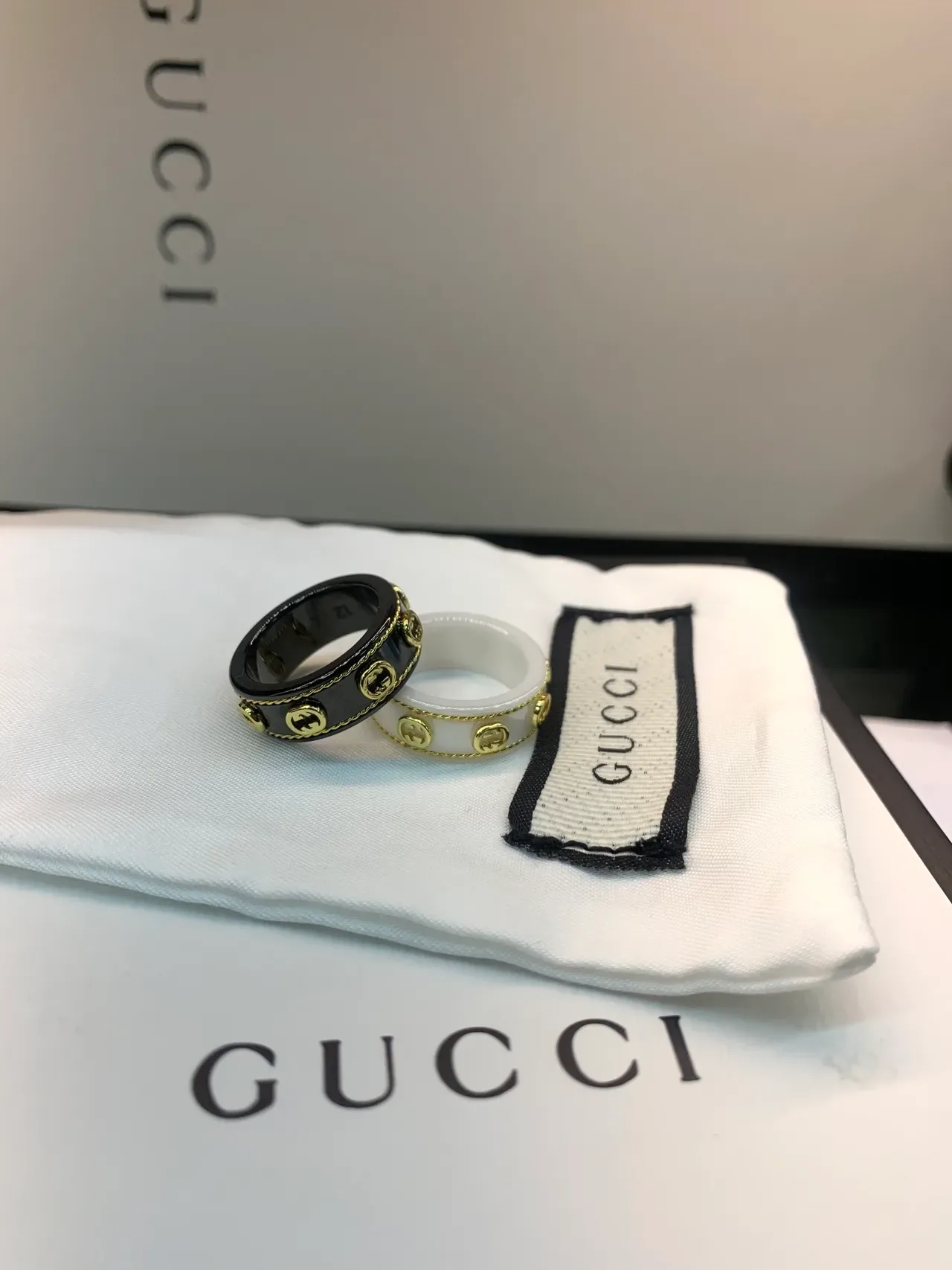 Gucci GG Marmont Blanco Negro Interlocking G Motifs Borde de Cuerda Trenzada Anillo 3