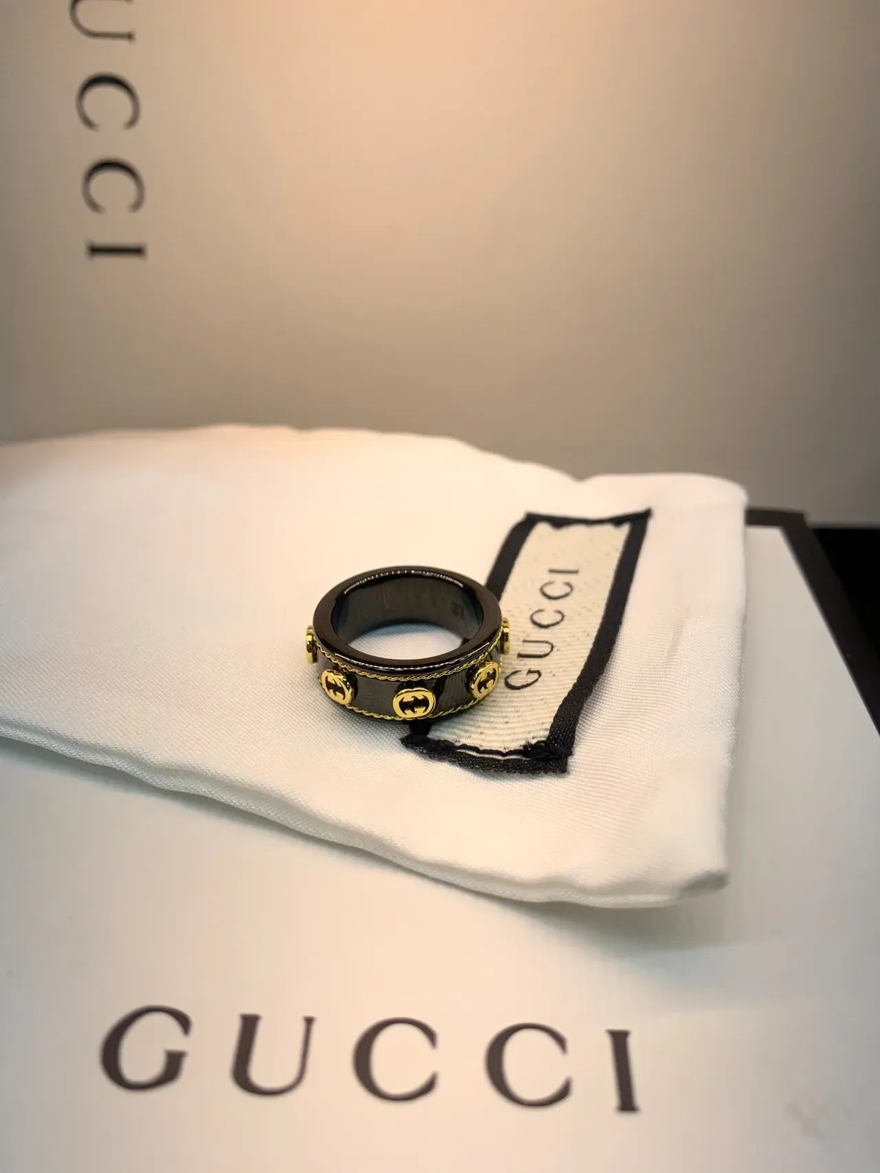 Gucci GG Marmont Blanco Negro Interlocking G Motifs Borde de Cuerda Trenzada Anillo 5