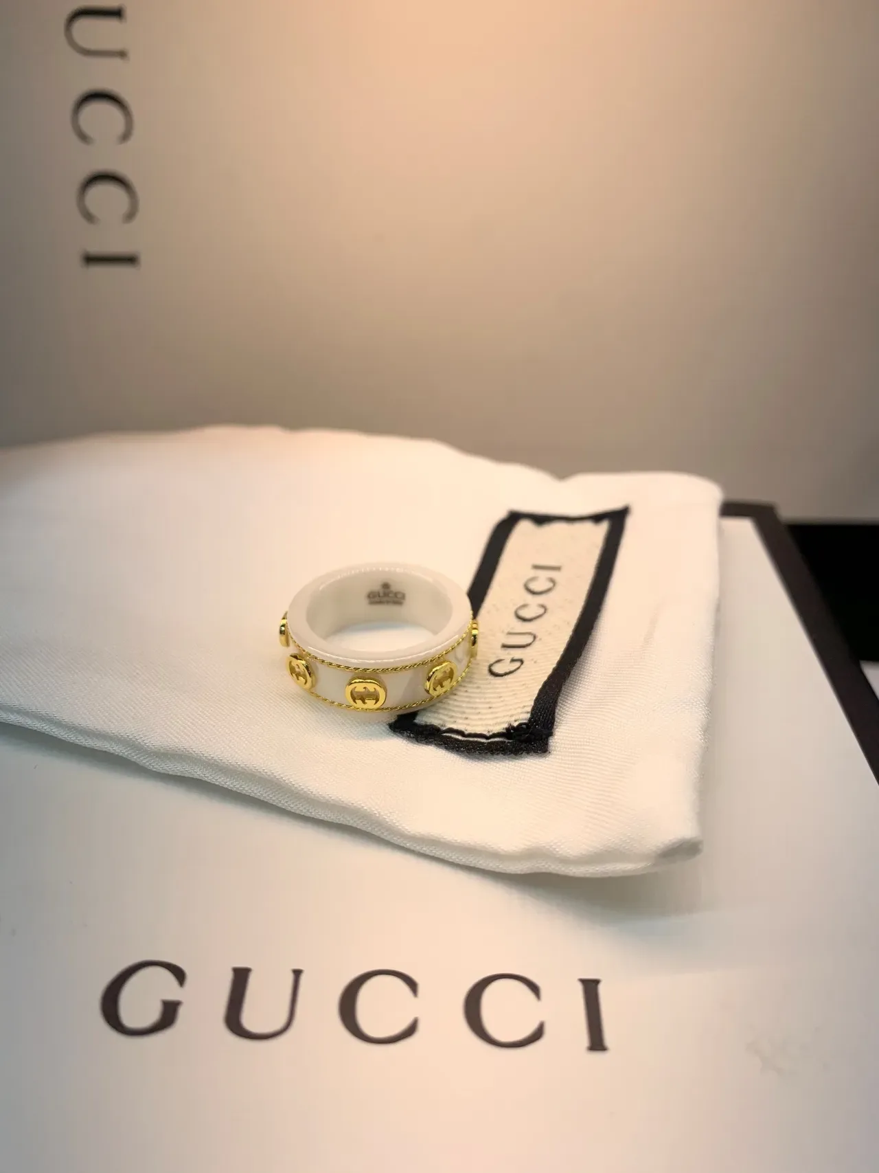 Gucci GG Marmont Blanco Negro Interlocking G Motifs Borde de Cuerda Trenzada Anillo 7