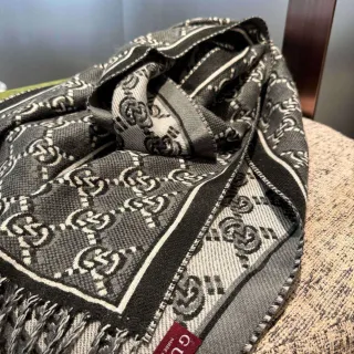 Gucci GG Monogram أسود و رمادي وشاح كشمير