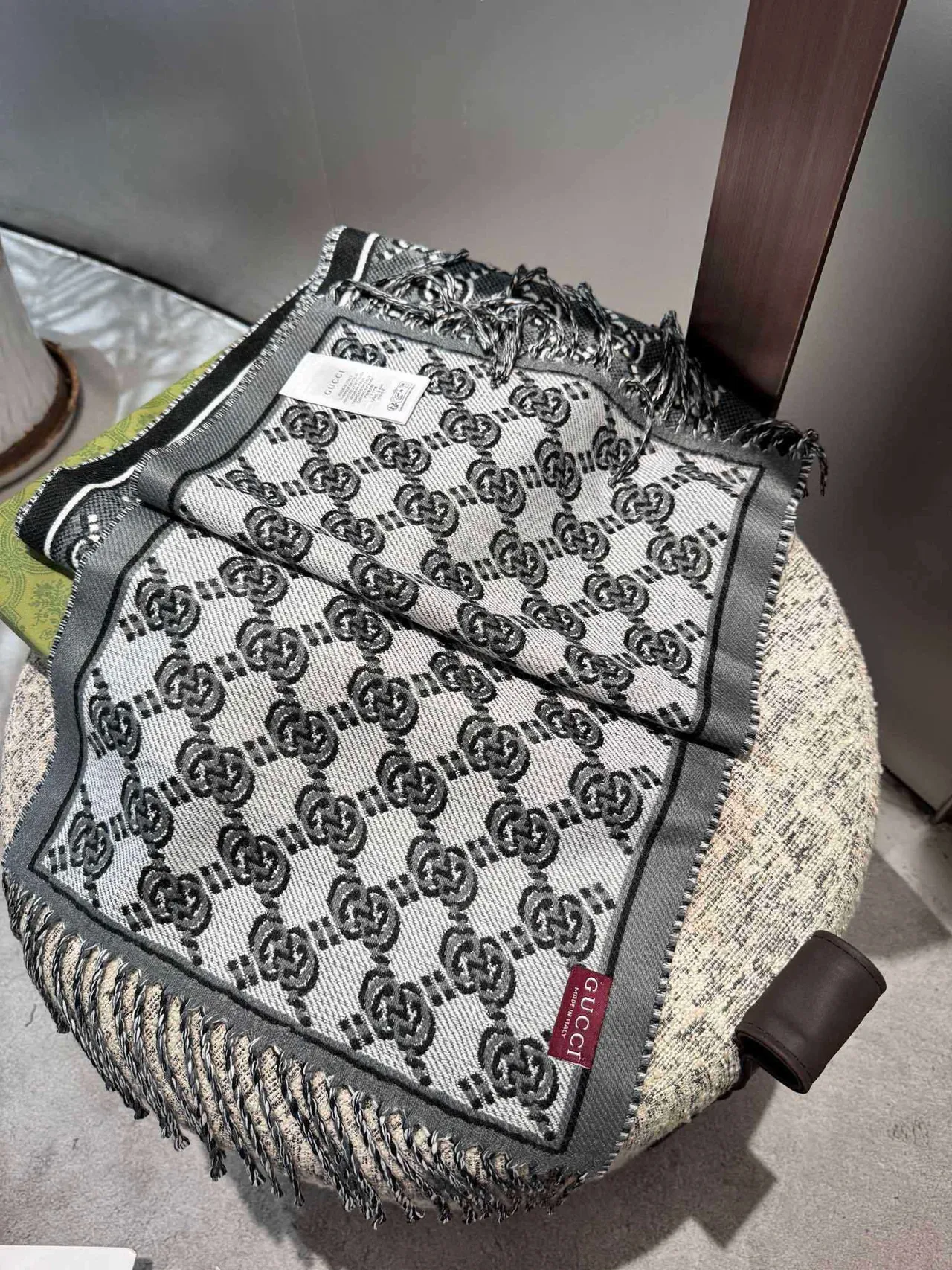 Gucci GG Monogram Negro y Gris Bufanda de Cachemira 5