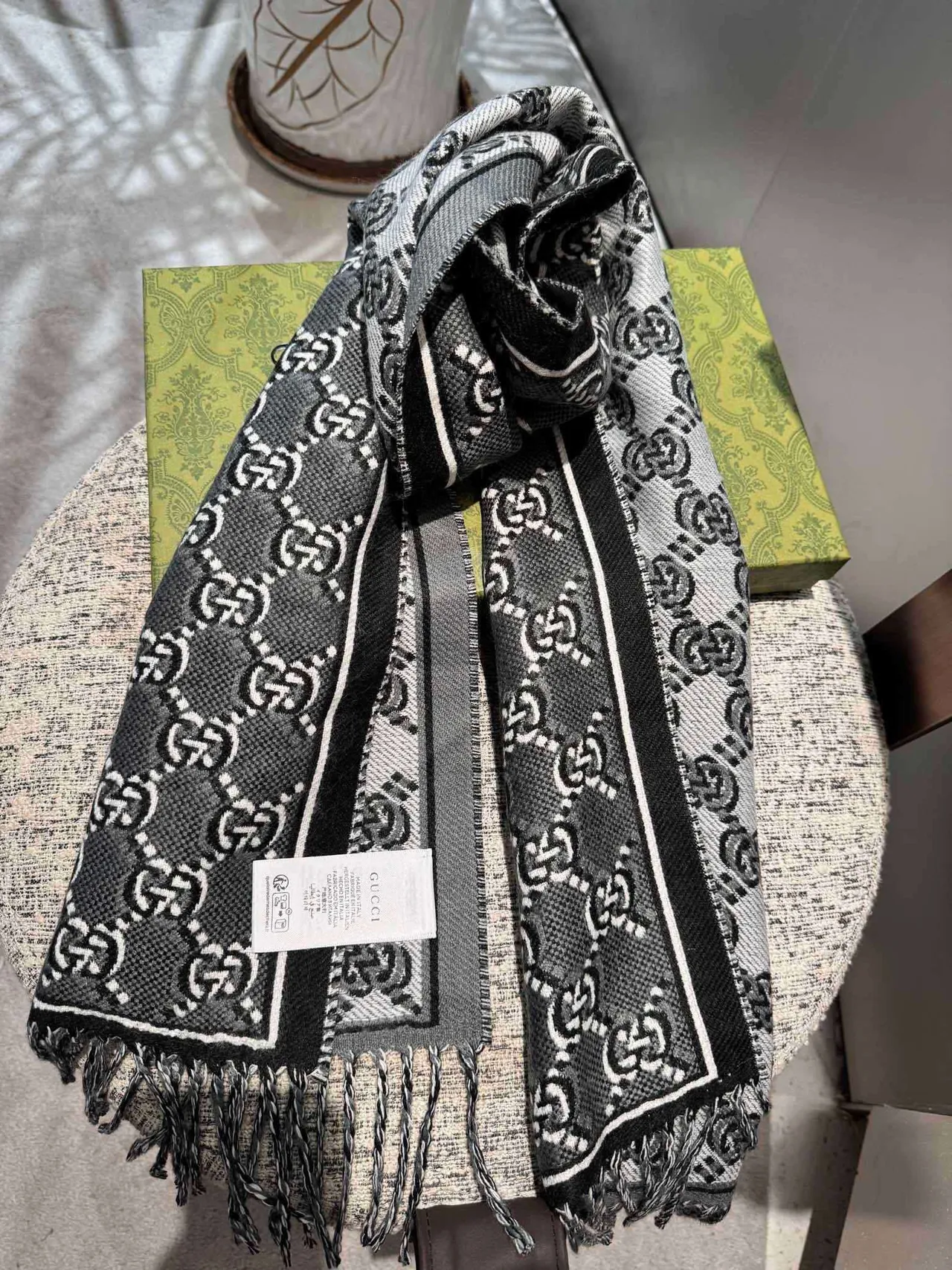 Gucci GG Monogram Negro y Gris Bufanda de Cachemira 7