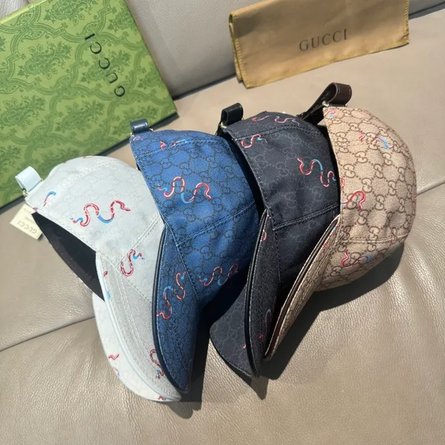 Gucci GG Monogram Gorra de béisbol bordada con serpiente 2