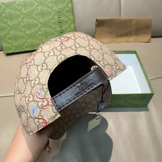Gucci GG Monogram Gorra de béisbol bordada con serpiente 3