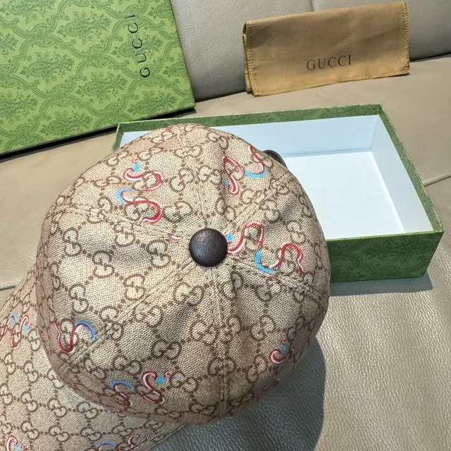 Gucci GG Monogram Gorra de béisbol bordada con serpiente 4