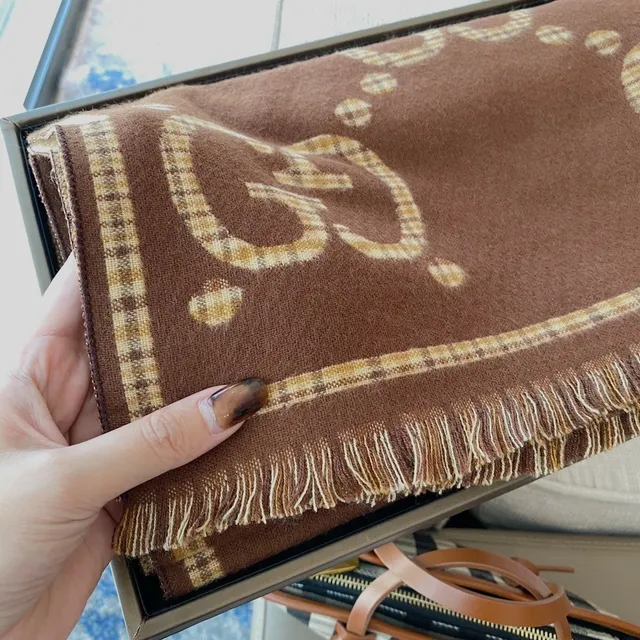 Gucci GG Monogram বাদামী প্লেইড ক্যাশমির শাল 4
