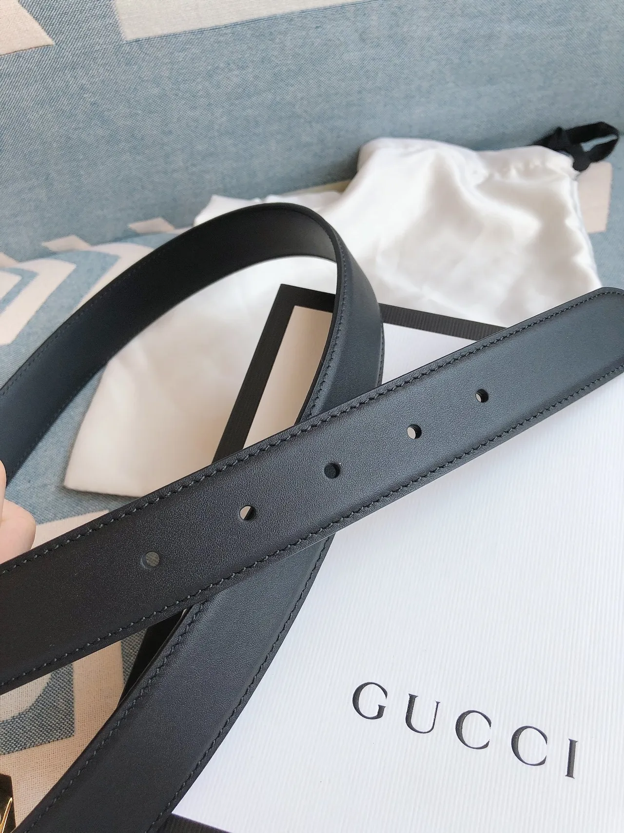 Gucci Horsebit 1955 काला स्वर्णिमीय आयताकार बकिल स्मूथ चमड़े की बेल्ट 4