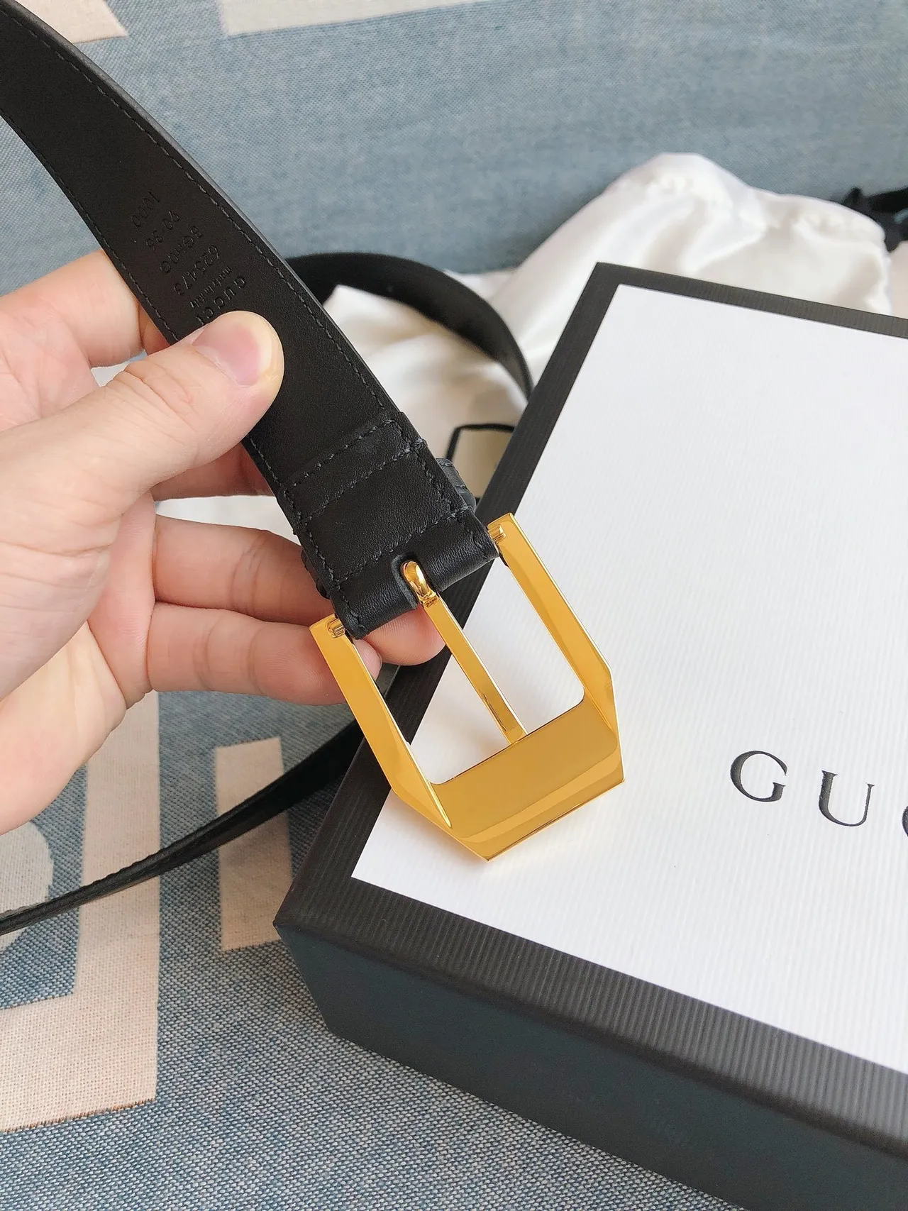 Gucci Horsebit 1955 काला स्वर्णिमीय आयताकार बकिल स्मूथ चमड़े की बेल्ट 6