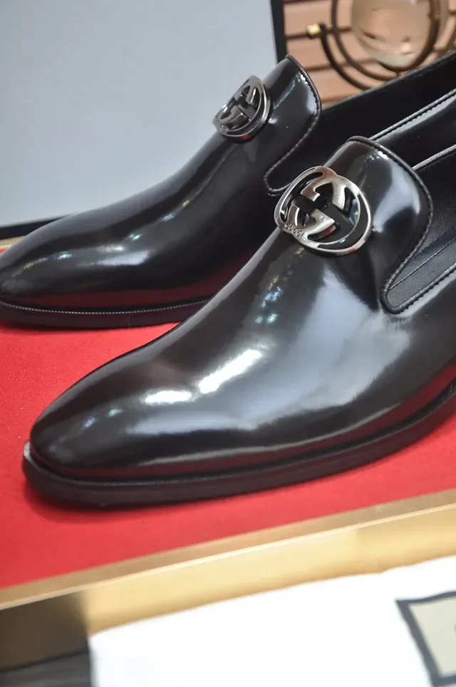 Gucci Horsebit 1955 काला चमकदार चमड़े के लूफर 2