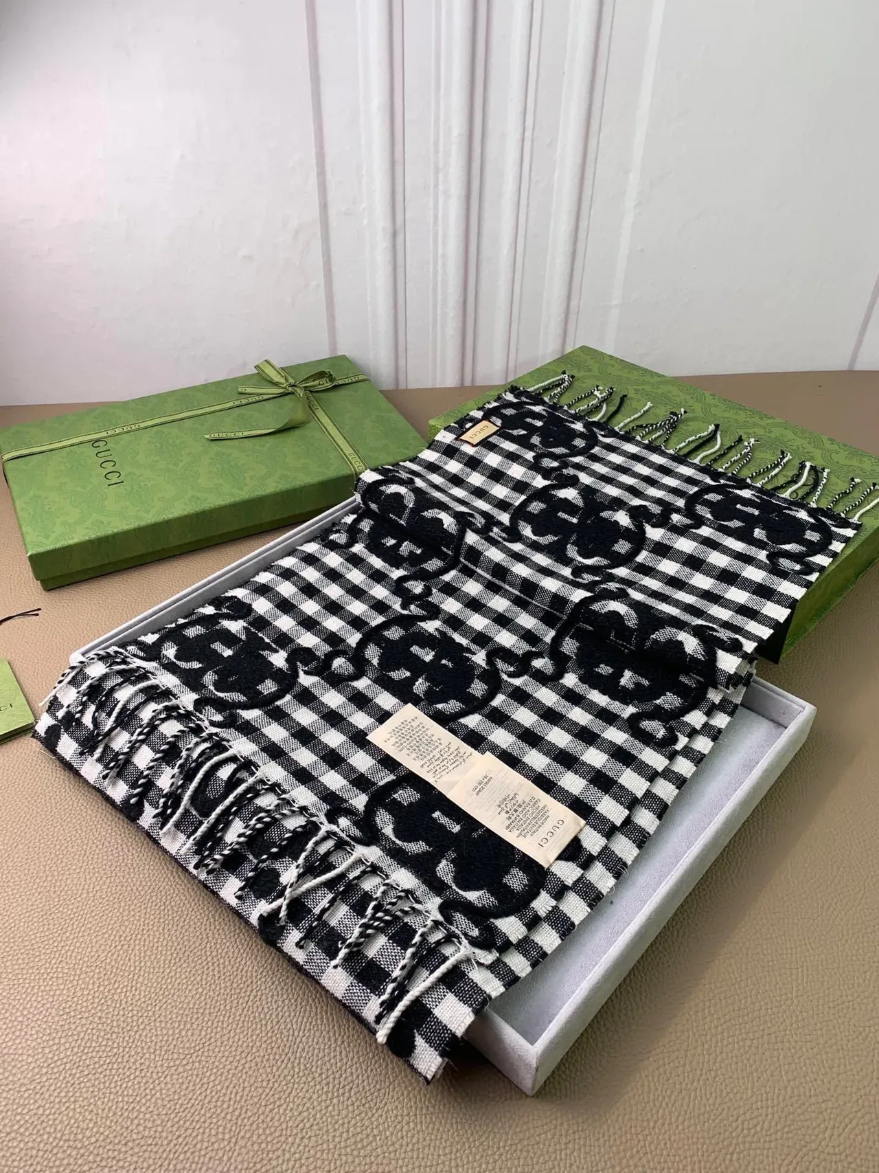 Gucci Interlocking G Pañuelo a Cuadros Negro y Blanco Patrón Gingham Impresión Monograma 5