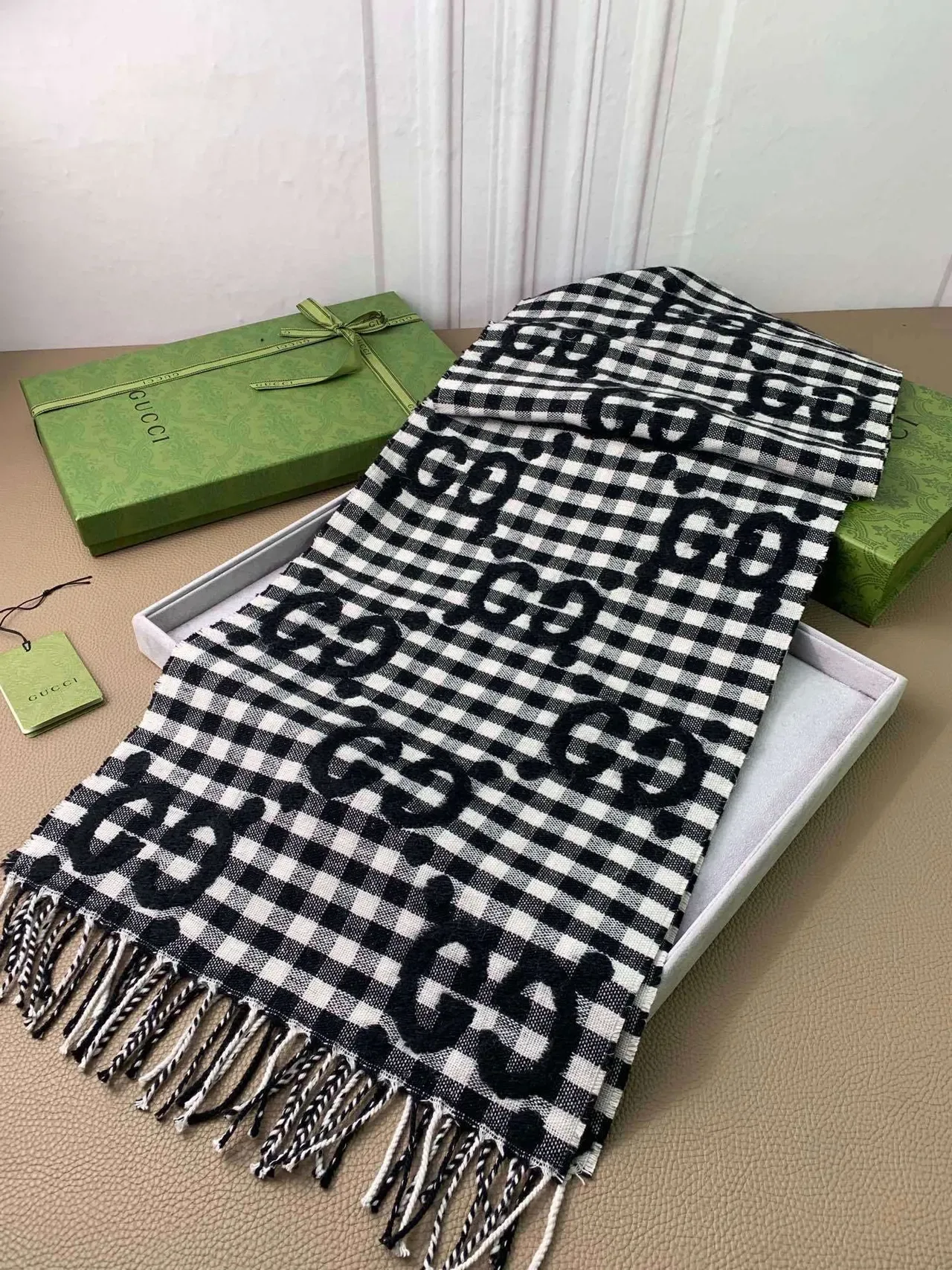 Gucci Interlocking G Pañuelo a Cuadros Negro y Blanco Patrón Gingham Impresión Monograma 6