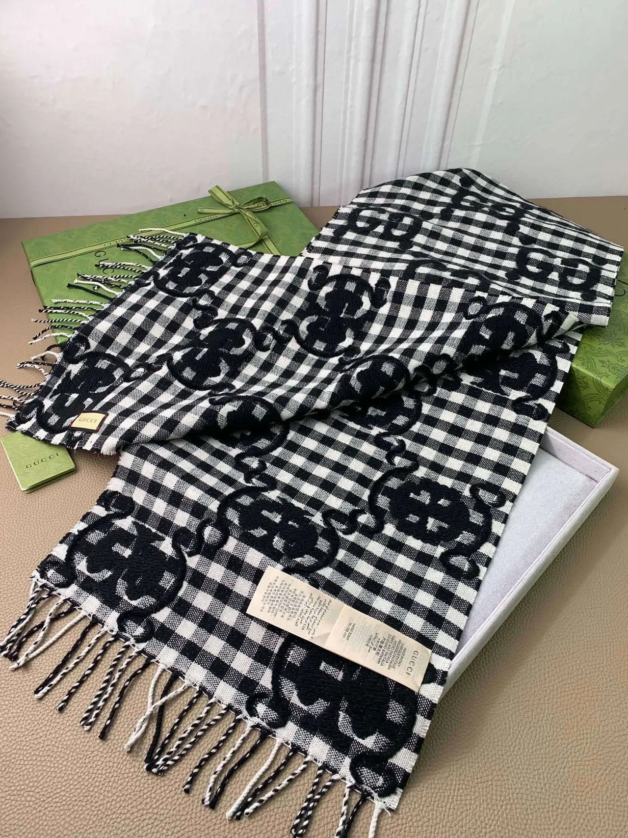 Gucci Interlocking G Pañuelo a Cuadros Negro y Blanco Patrón Gingham Impresión Monograma 7