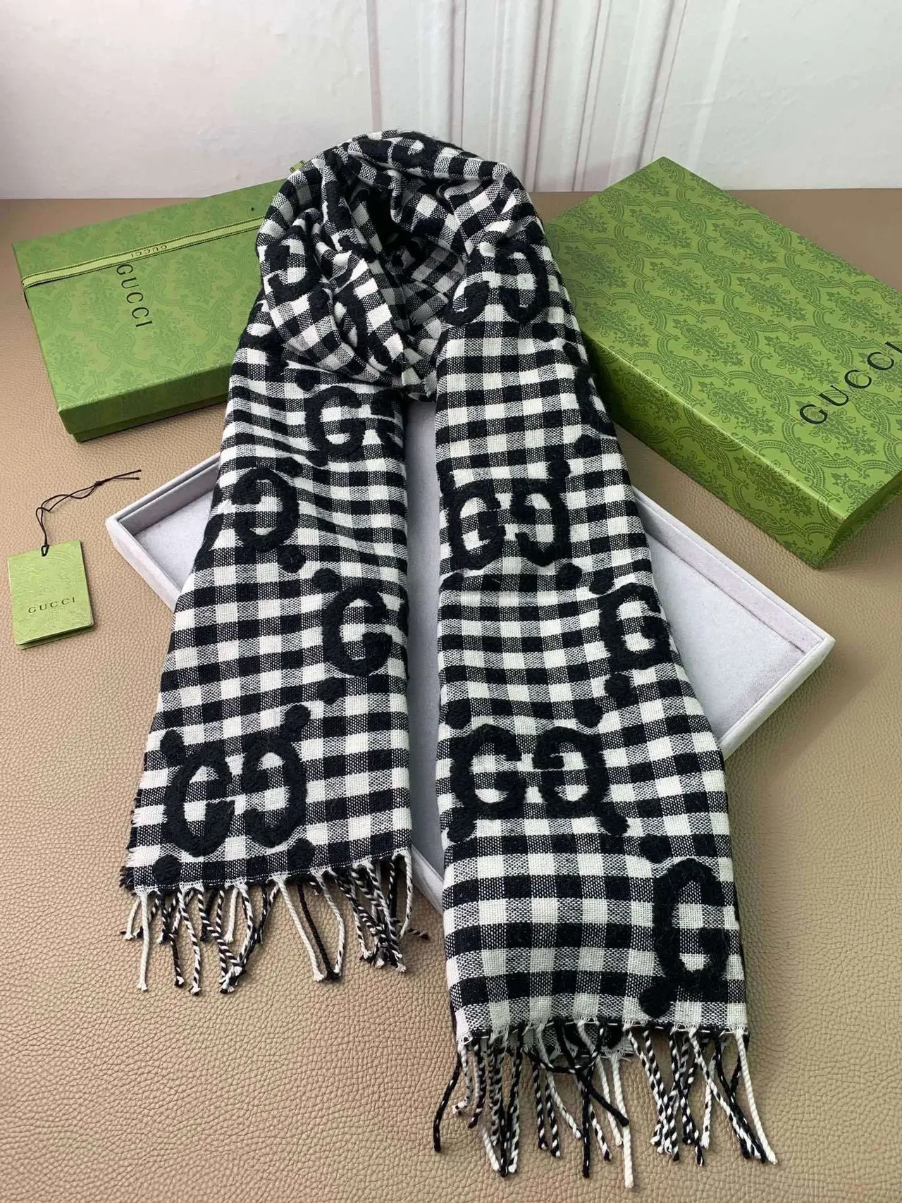 Gucci Interlocking G Pañuelo a Cuadros Negro y Blanco Patrón Gingham Impresión Monograma 8