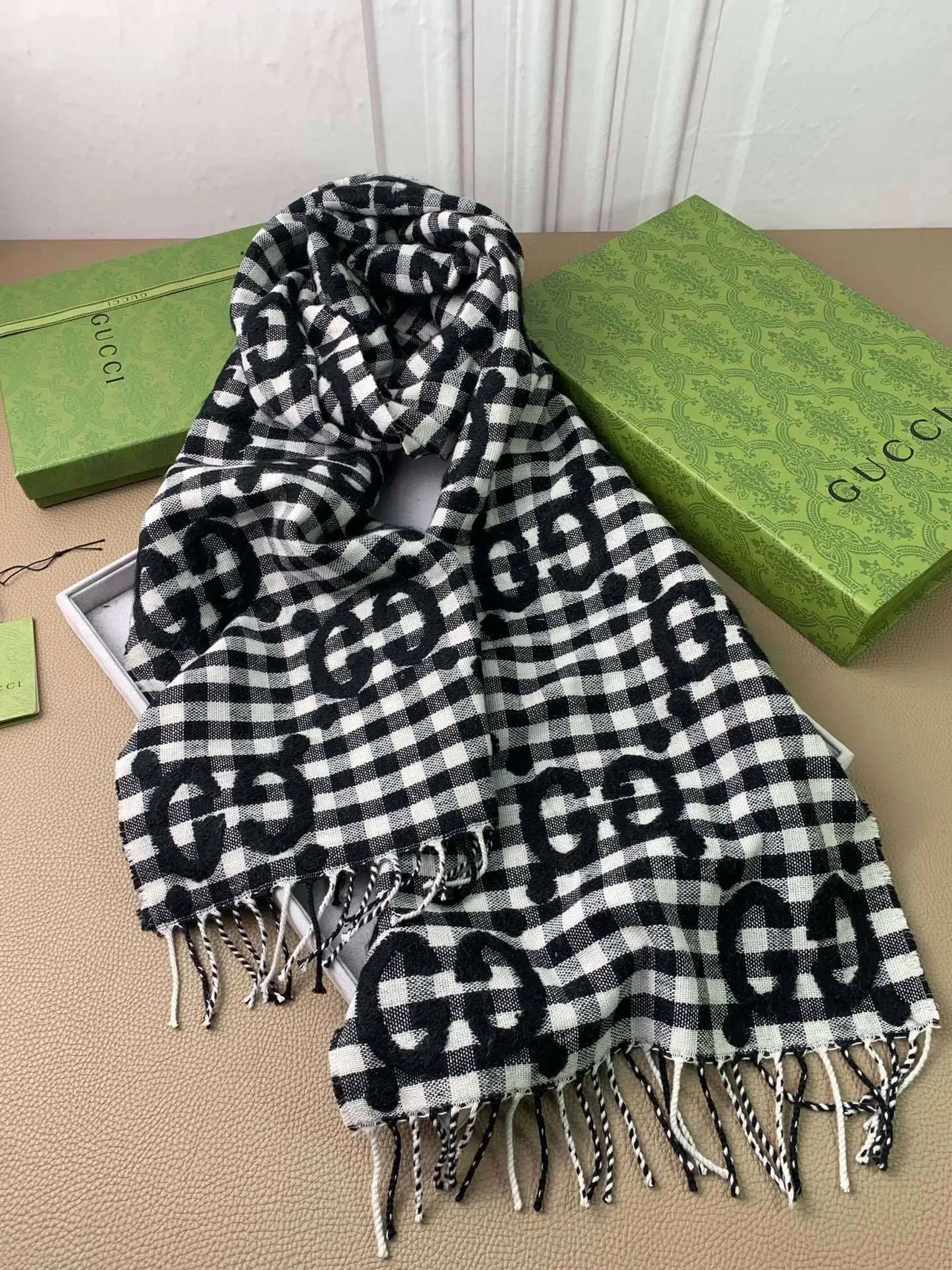 Gucci Interlocking G Pañuelo a Cuadros Negro y Blanco Patrón Gingham Impresión Monograma 9