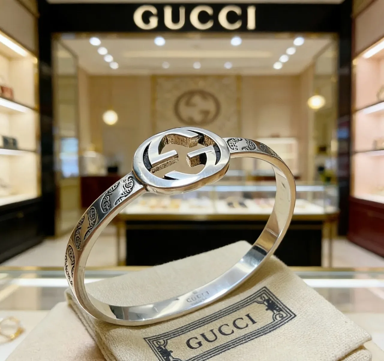 Gucci Interlocking G Engraved Silver-Tone Bangle Bracelet 6