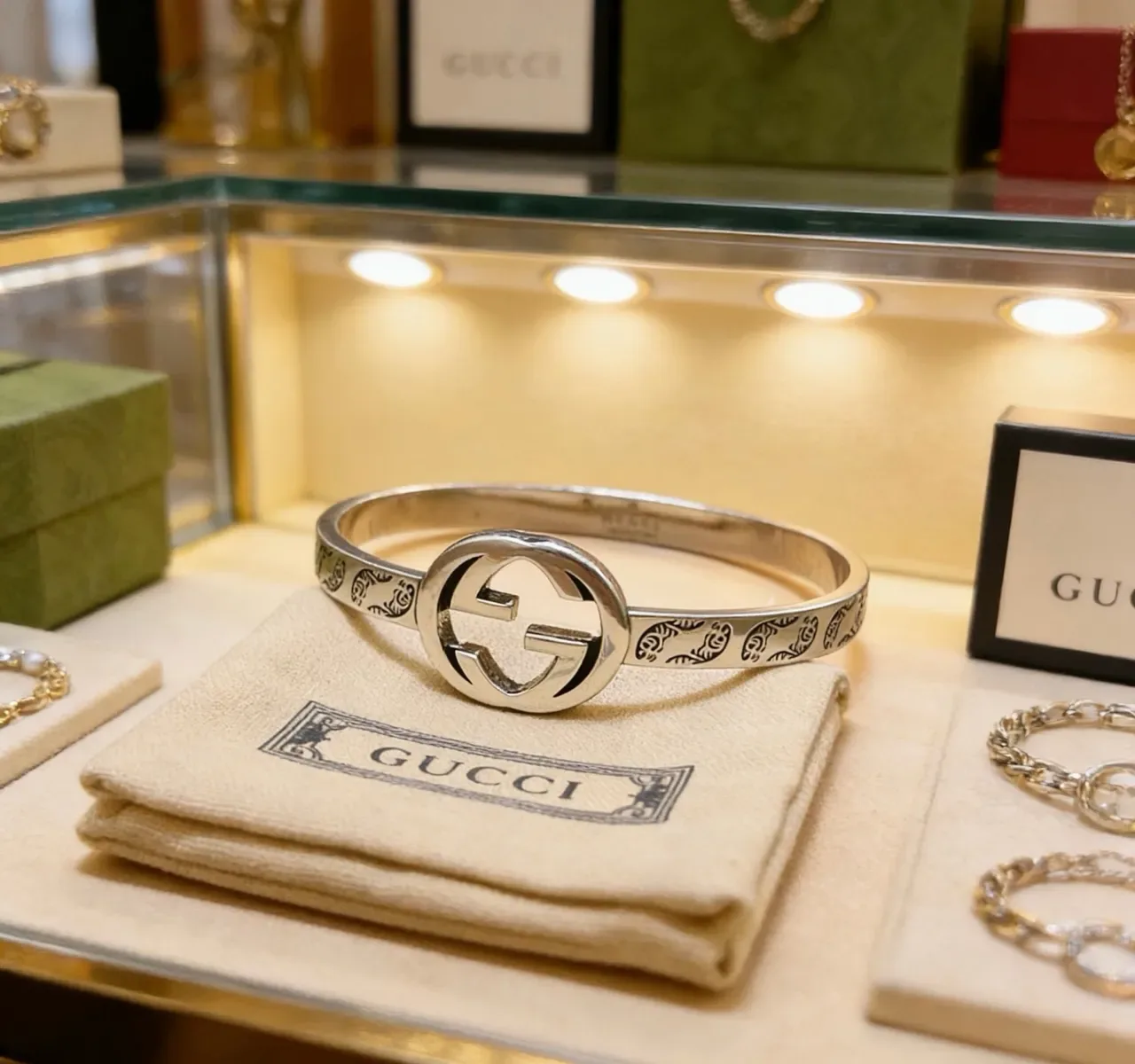 Gucci Interlocking G Engraved Silver-Tone Bangle Bracelet 8
