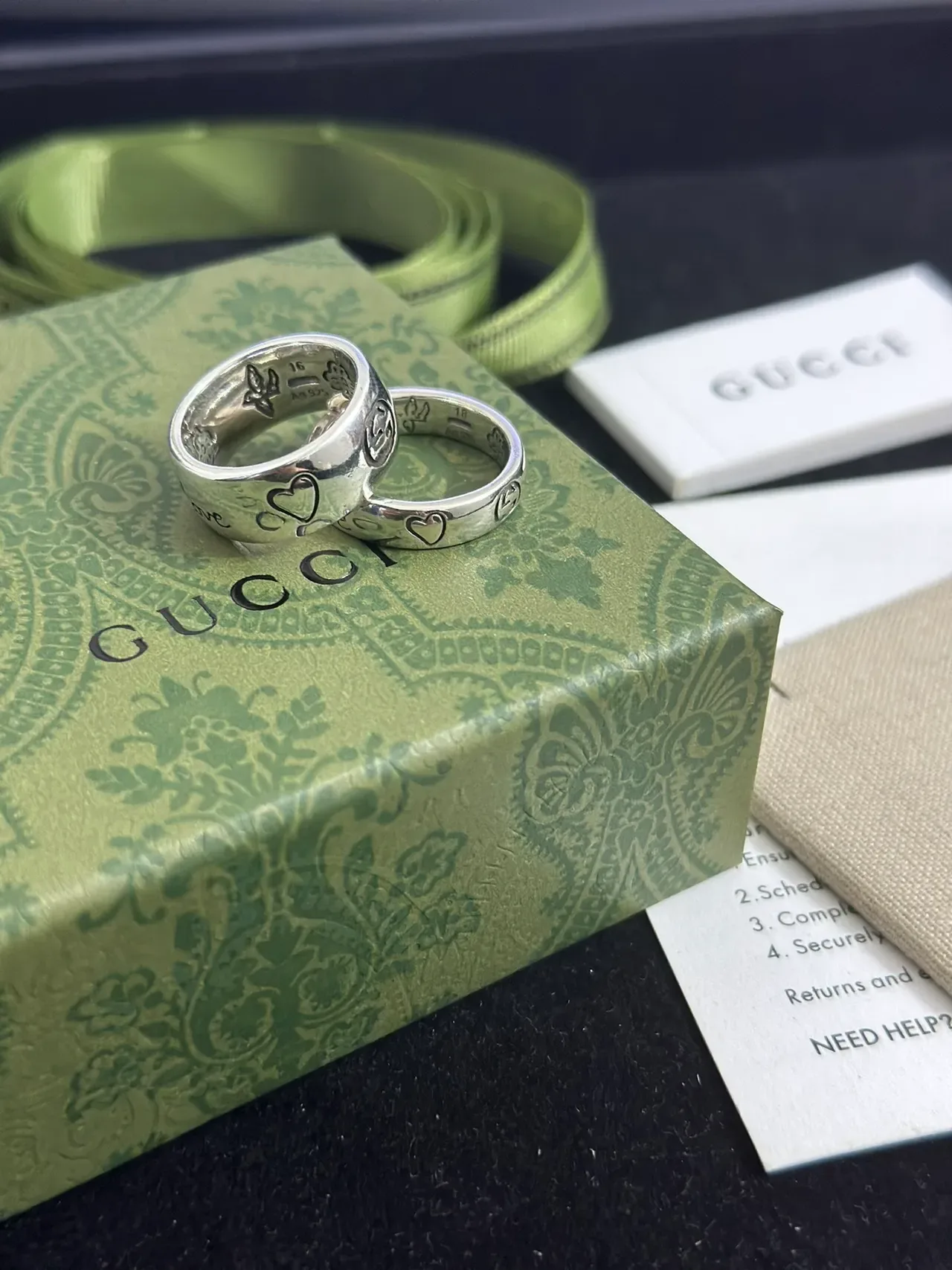 خاتم Gucci Love فضي بيج محفور سكريبت قلوب 4