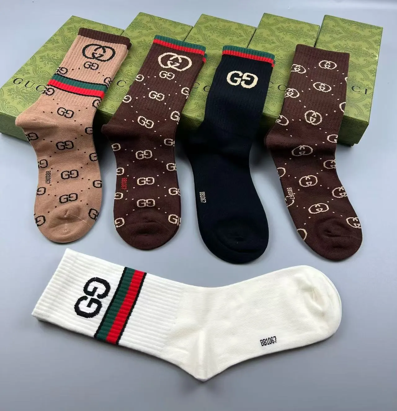 Gucci multicolores GG Monogram tejido rayas rojo-verde web calcetines con puño 6