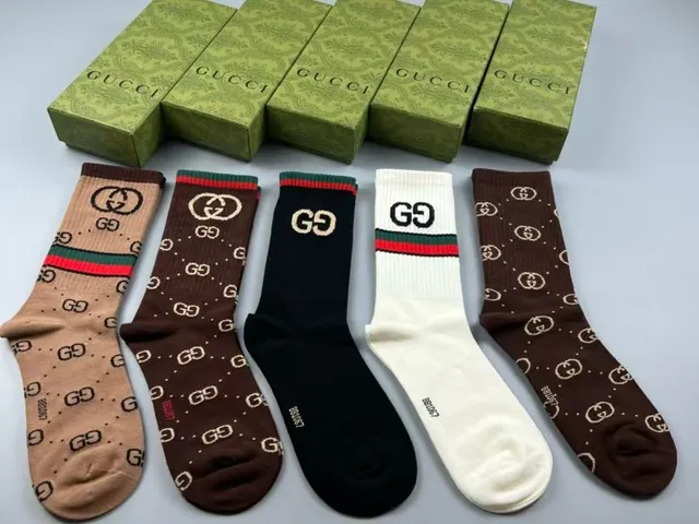Gucci multicolores GG Monogram tejido rayas rojo-verde web calcetines con puño 8
