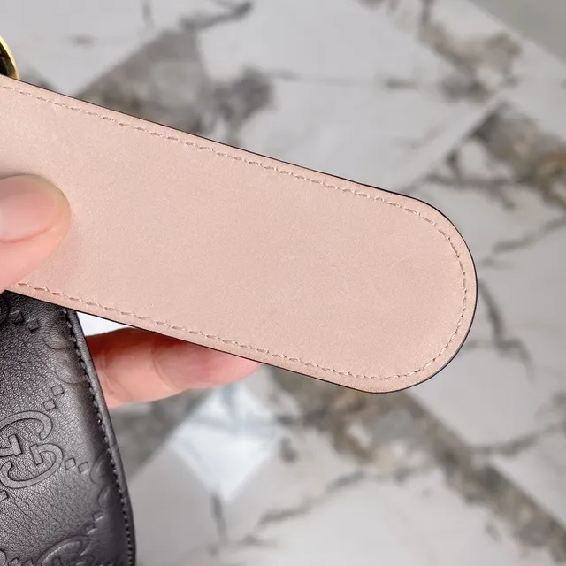 Gucci Ophidia Cinturón de cuero negro y oro con monograma GG embossado hebilla doble G 5