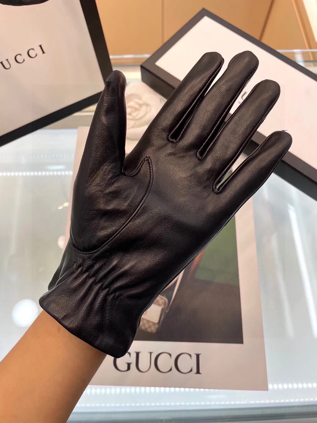 Gucci Ophidia Gants en cuir noir rouge doux Interlocking GG Hardware 6