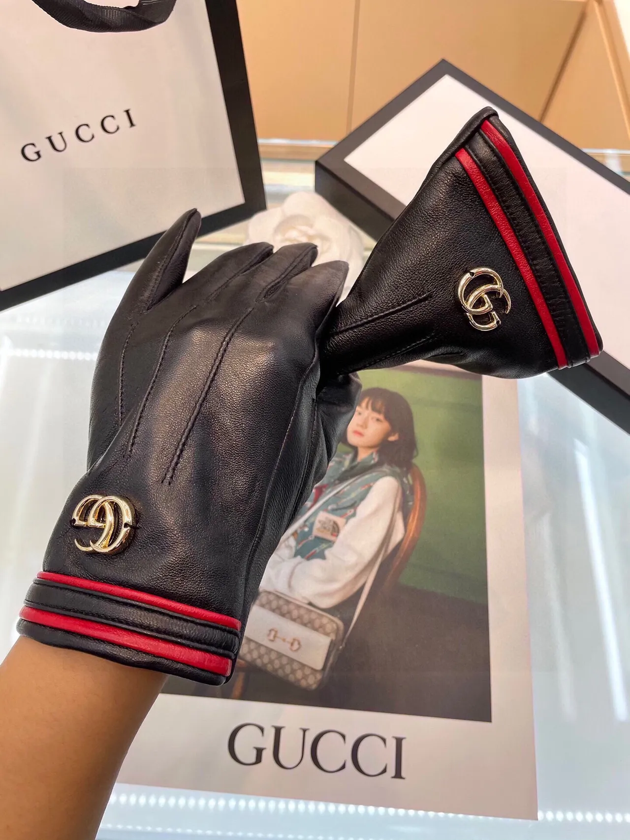 Gucci Ophidia Gants en cuir noir rouge doux Interlocking GG Hardware 7