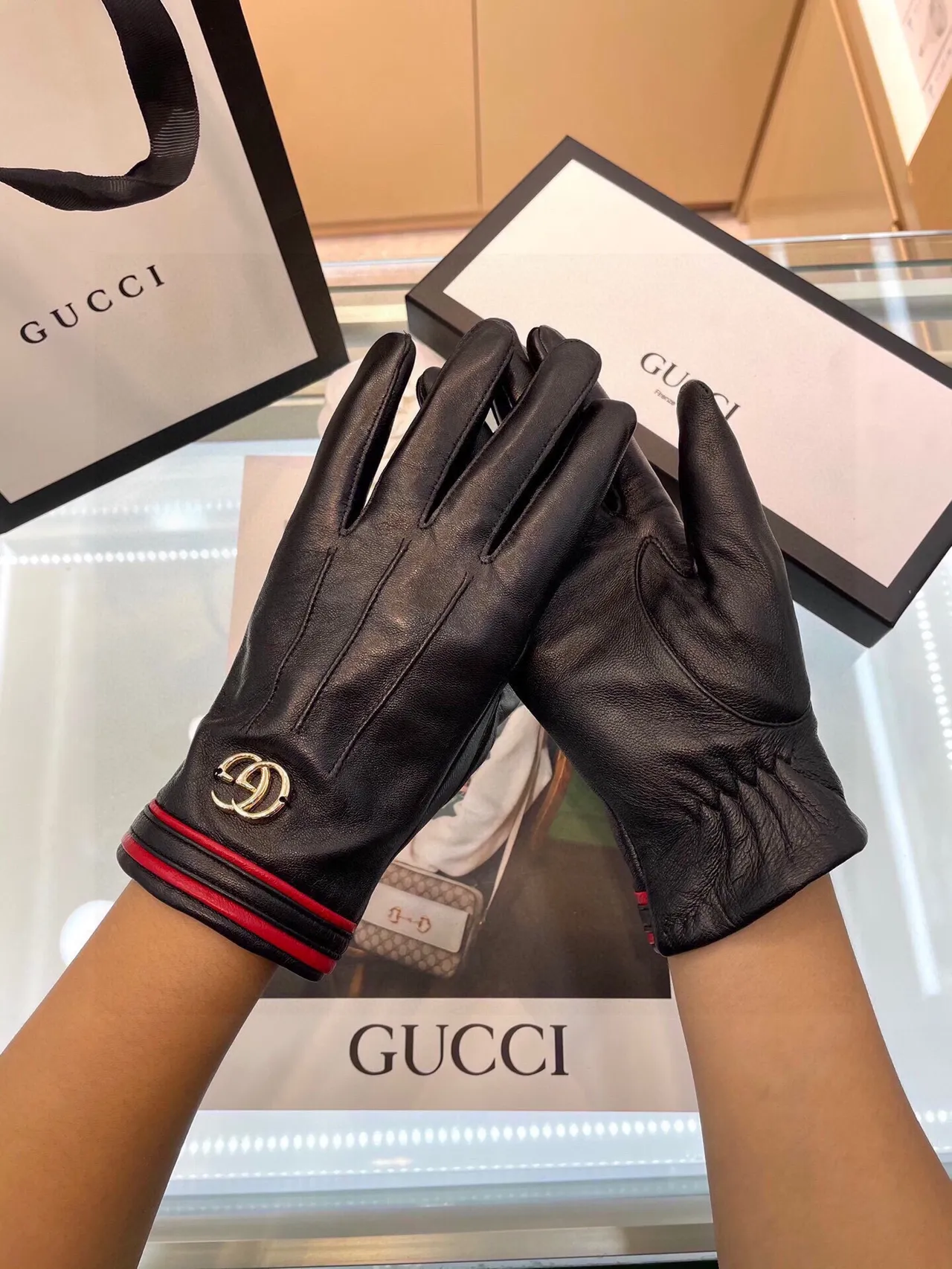 Gucci Ophidia Gants en cuir noir rouge doux Interlocking GG Hardware 8
