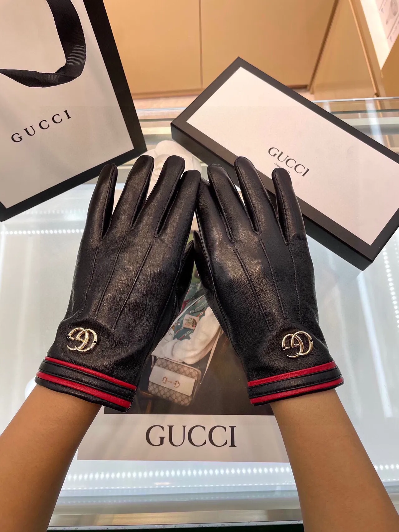 Gucci Ophidia Gants en cuir noir rouge doux Interlocking GG Hardware 9