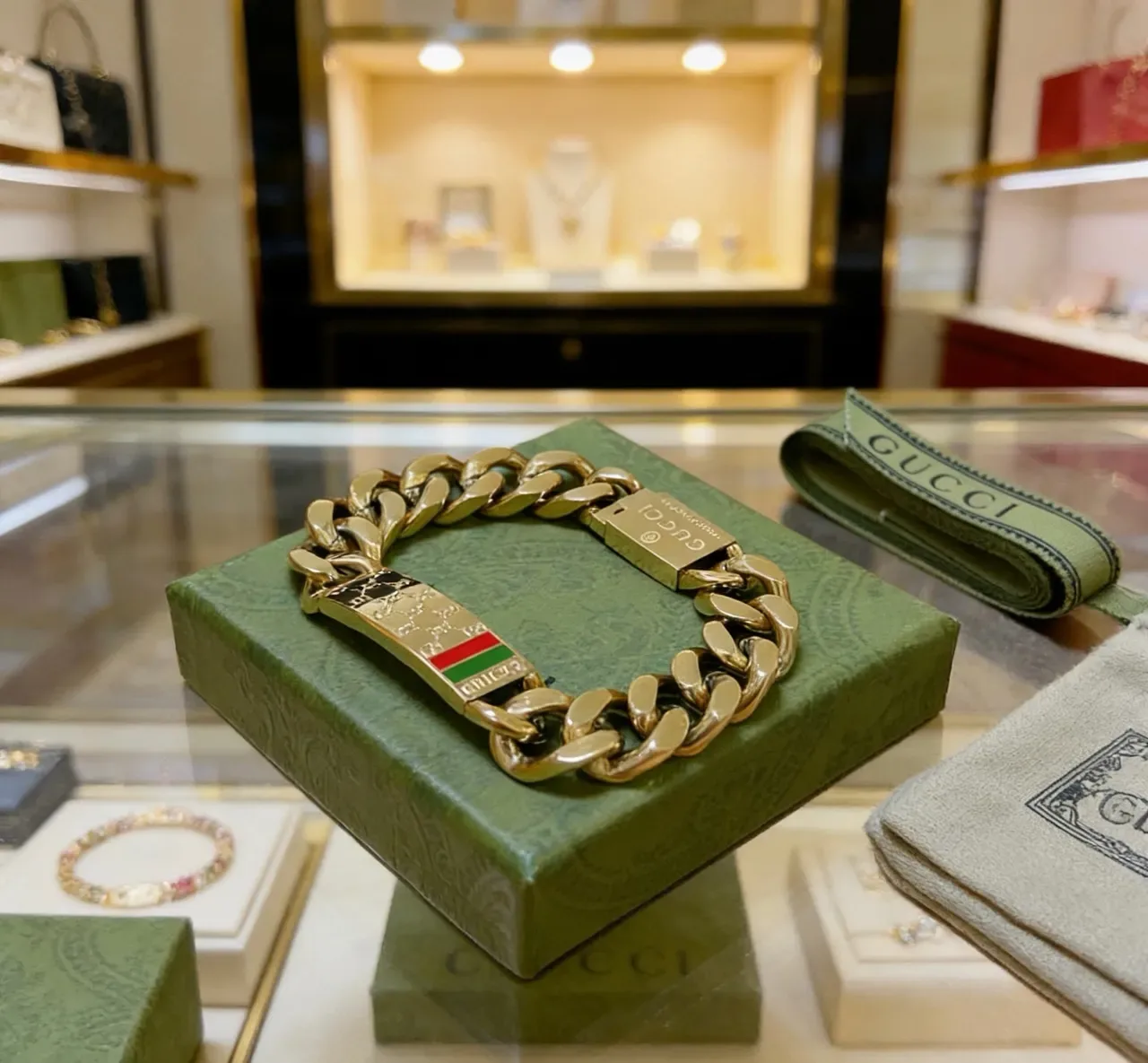 Gucci Ophidia سلسلة كرب سميكة ذهبية حمراء منحوتة لوحة G متشابكة سوار 3