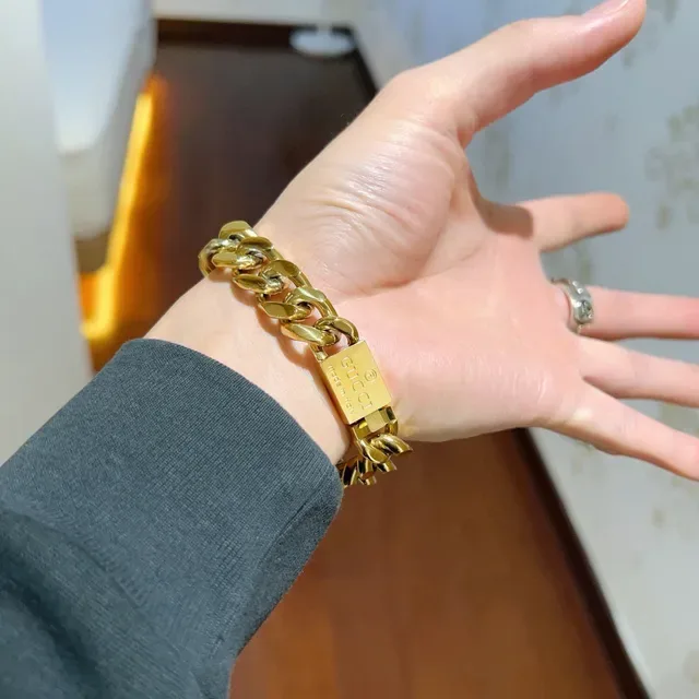 Gucci Ophidia سلسلة كرب سميكة ذهبية حمراء منحوتة لوحة G متشابكة سوار 5